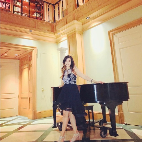 ❁ Hello, Lovely Poshers! - Picture 8 of 12